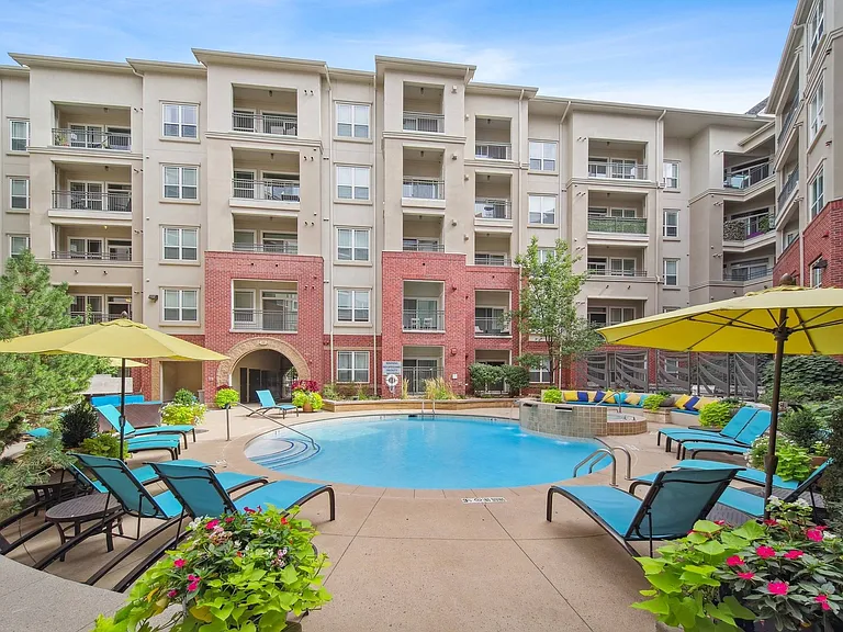 ParkAvenue_amenity_pool