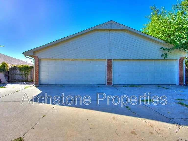 6605 Lyrewood Ln — Photo 28