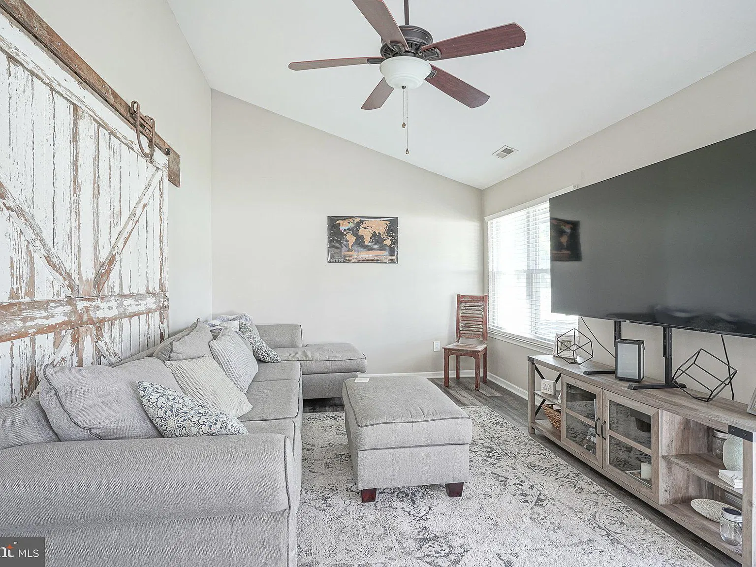 3 bed, 2.5 bath, 1970 sqft, $4,250 — Photo 3