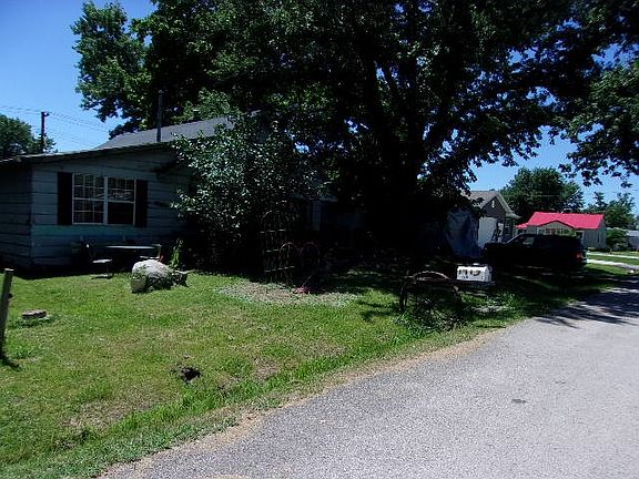 2nd image of 1913 Monroe St