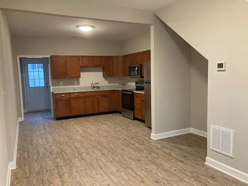 2 bed, 1.5 bath, 1000 sqft, $1,325 — Photo 2