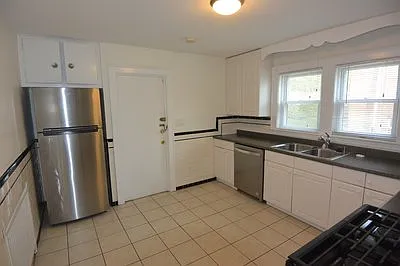 3 bed, $1,000 — Photo 2