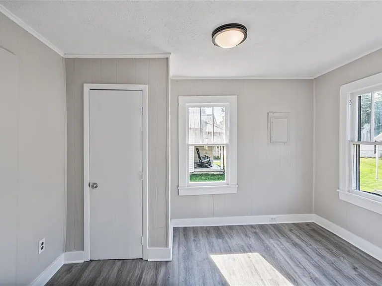 403 McKenna St — Photo 5