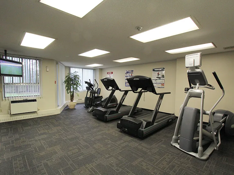 1477 Mississauga Valley Blvd — Photo 8