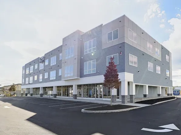 University Square North, 136 Canal St APT 308, Salem, MA 01970