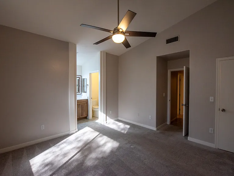 833 E Ross Ave — Photo 11