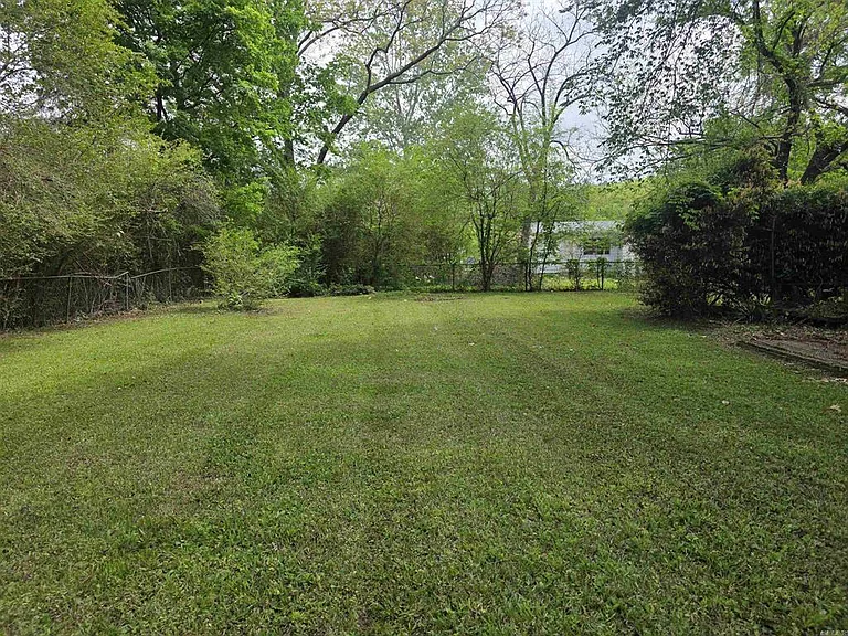 407 Rock St — Photo 14