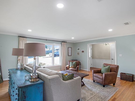 4th image of 2817 Curtis Dr