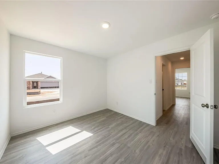 2867 Rosefinch — Photo 16