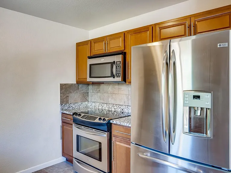 4818 Benton St — Photo 13