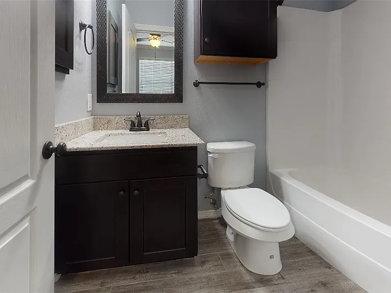 301 Sw Pkwy #304 — Photo 8