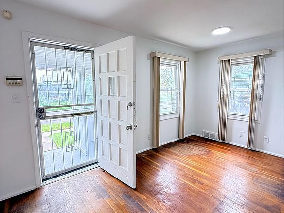 5th image of 9283 Birwood St