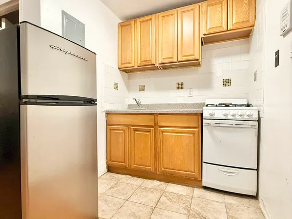 542 Pacific Street image 7 of 11