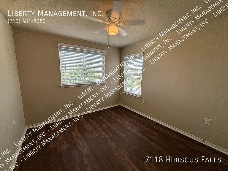 7118 Hibiscus Fls — Photo 22
