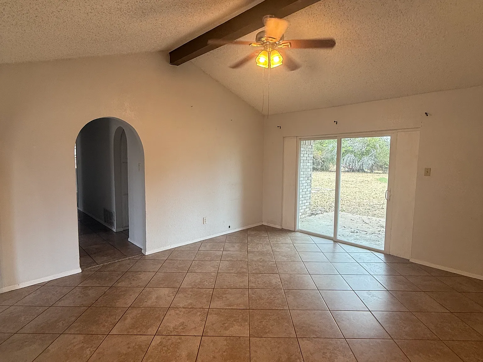 3 bed, 2.5 bath, 1848 sqft, $2,300 — Photo 2