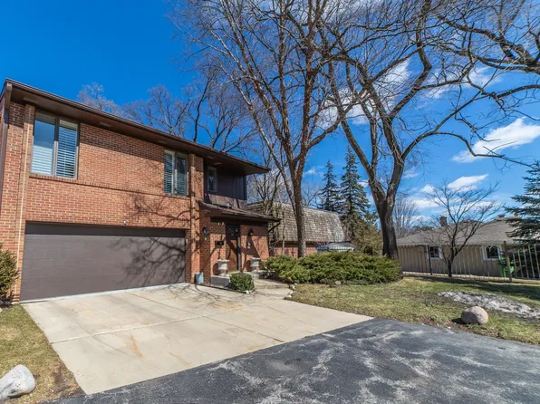 310 Boardwalk Pl, Park Ridge, IL 60068