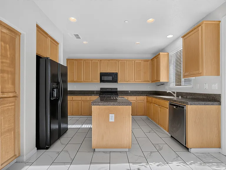 5858 Hazelwood Cmn — Photo 13