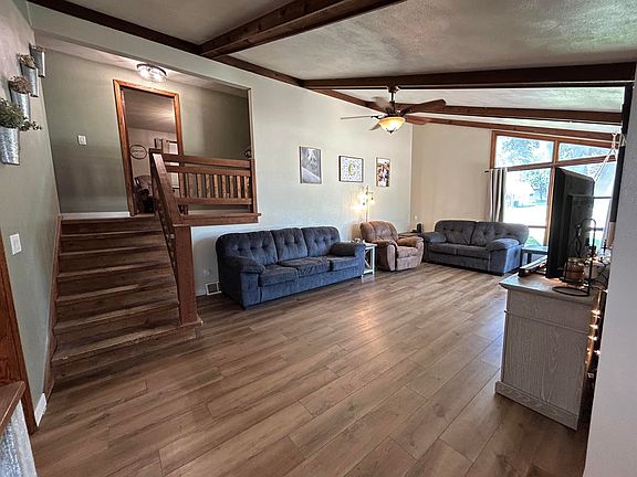 3rd image of 740 Woodside Dr