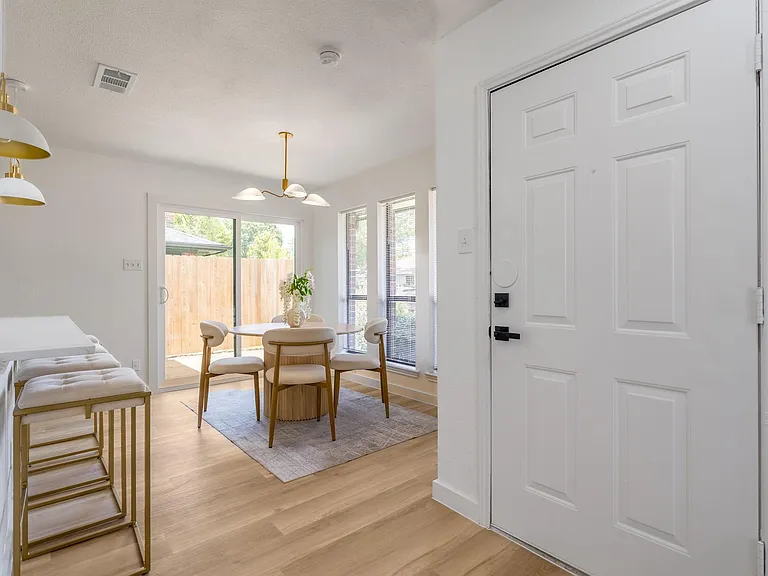 306 Bardfield Ave #306 — Photo 3
