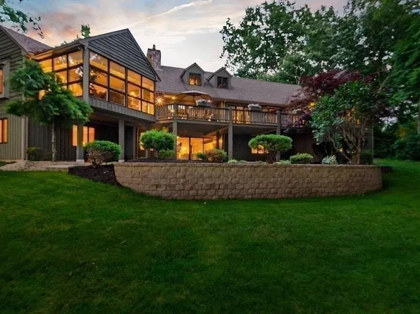 81 Bonny Ln, North Andover, MA 01845