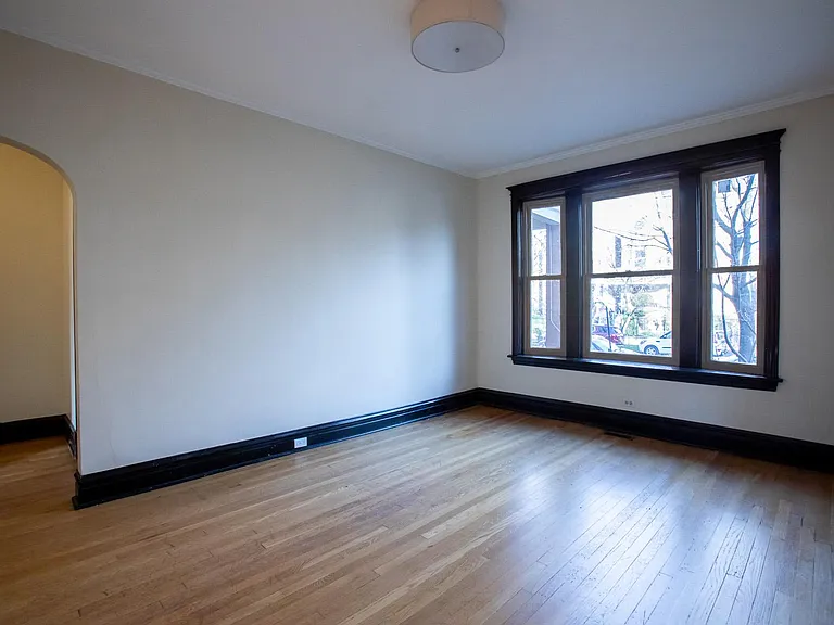 1409 W Belle Plaine Ave #1W — Photo 9