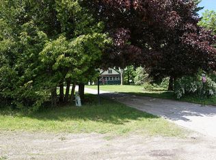 11033 Burnett Rd, Charlevoix, MI 49720