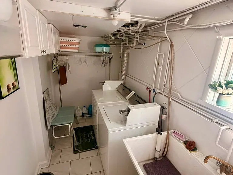 Coin Laundry Room
1.50 washer
1.50 drier