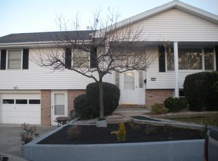 807 June Ln, Moosic, PA 18507