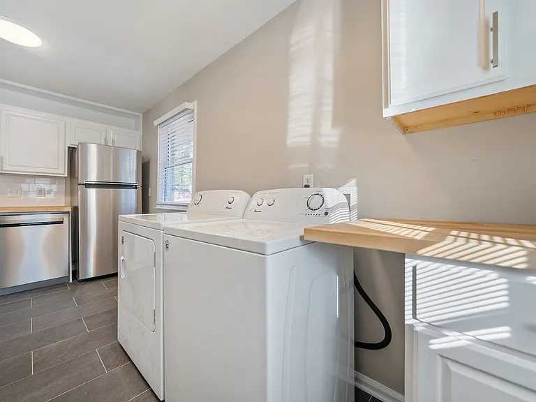 213 Barnes St — Photo 11