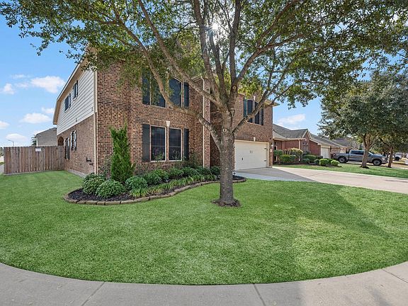 3rd image of 817 Dawn Ridge Way