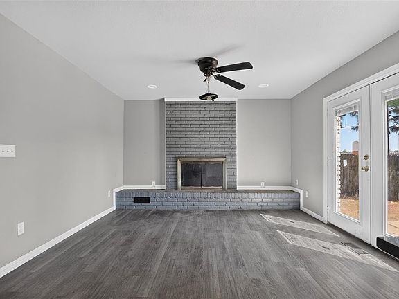 4th image of 904 NE 4th St