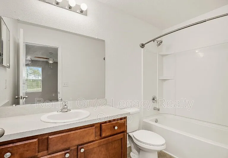 425 Servia Dr — Photo 15