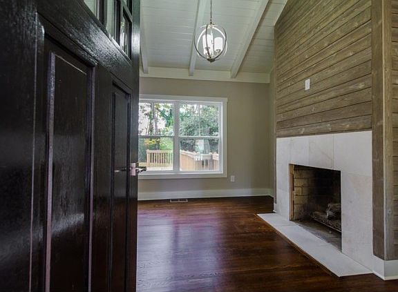 3rd image of 969 Cardova Dr NE