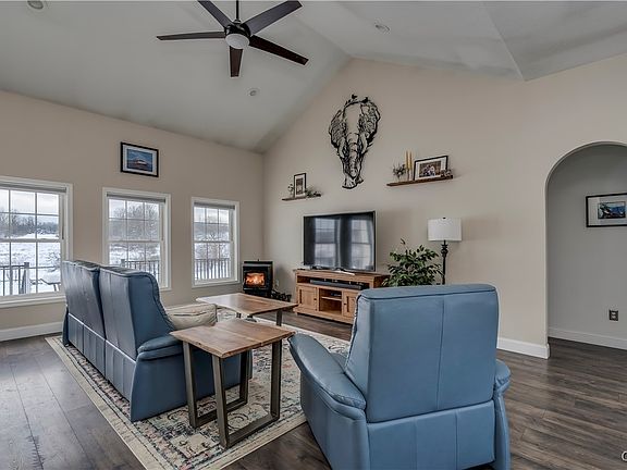 5th image of 22276 Knowlesville Rd