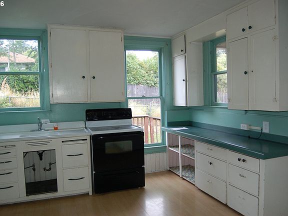 3rd image of 1731 SE Cobb St