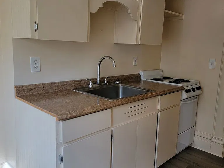 209 N Madison St — Photo 31