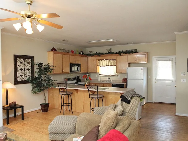 415 Hargrove Rd E #4X3 — Photo 6