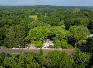 45 Roseland Park Rd, Woodstock, CT 06281