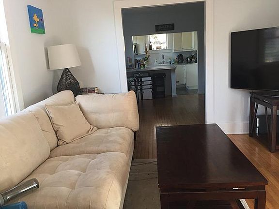 4th image of 655 1/2 Pomona Ave