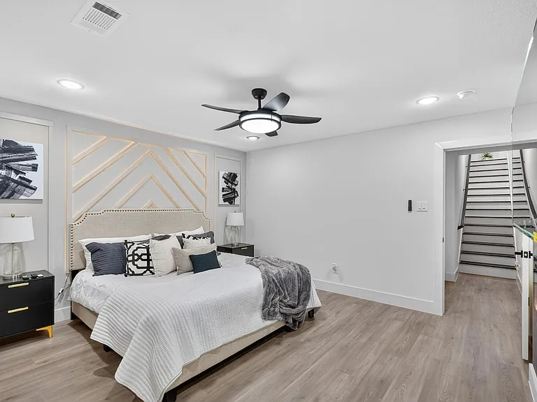 2404 Dyson St — Photo 8