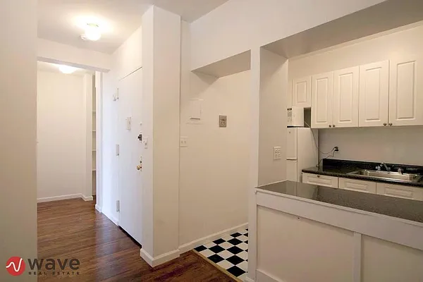 Rented by Wave Real Estate Group | media 9