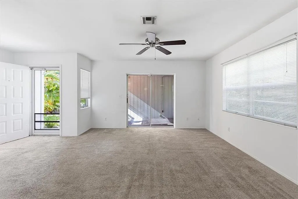 3 bed, 2.0 bath, 1062 sqft, $1,400 — Photo 4