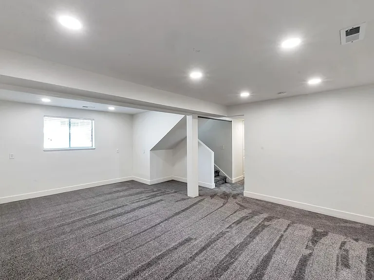 2151 W 300 N — Photo 17