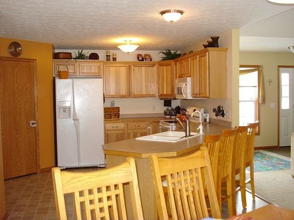 4th image of 6918 White Pine Dr