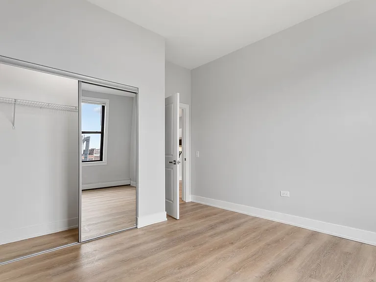 1625 W Howard St — Photo 28