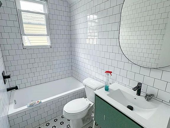 3rd image of 239 Halladay St APT 2L