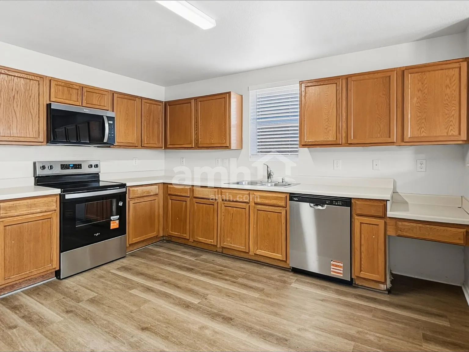 4 bed, 2.0 bath, 2093 sqft, $2,335 — Photo 3