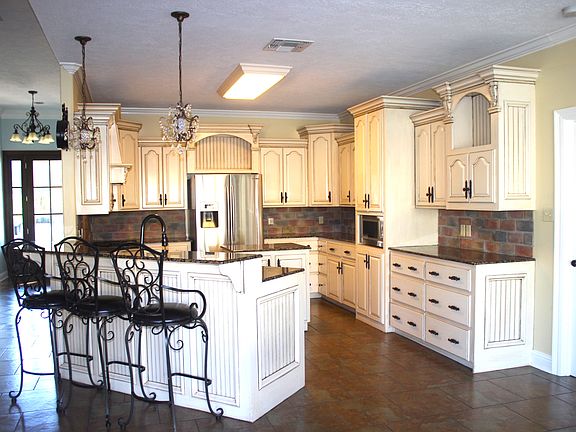 2nd image of 1016 S Kade Ln
