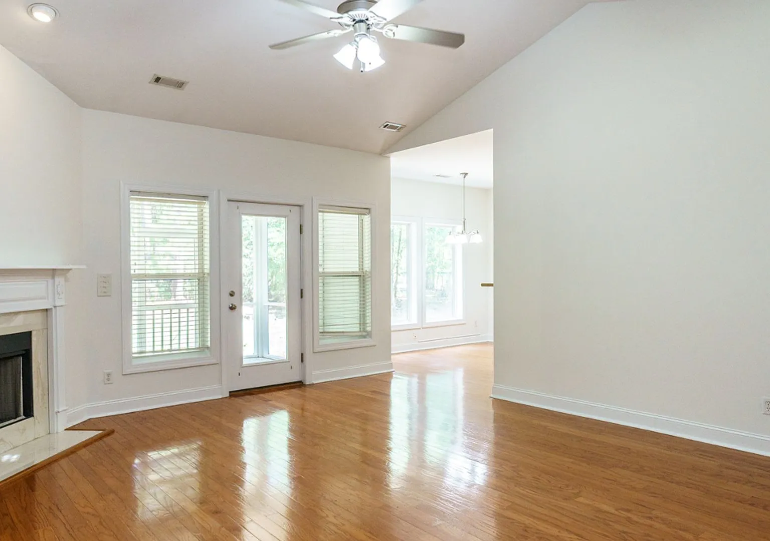 Desirable home on Lady's Island — Photo 4