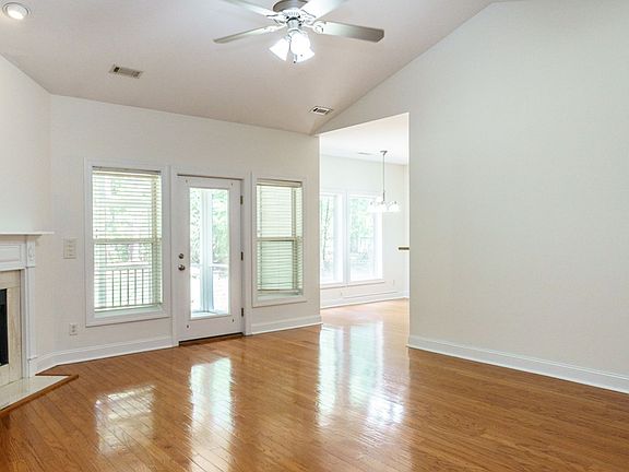 4th image of 49 Thomas Sumter St